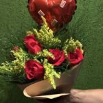 Buquê de 12 Rosas com Balão