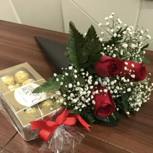 Cone de rosas com Ferrero