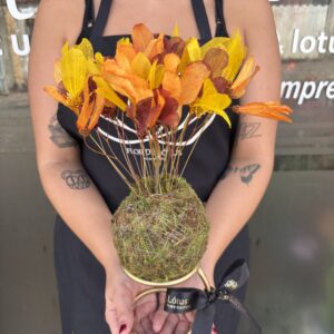 Kokedama de flores desidratadas
