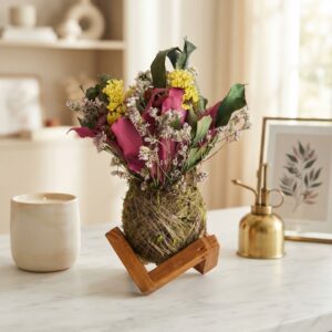 Kokedama de flores desidratadas